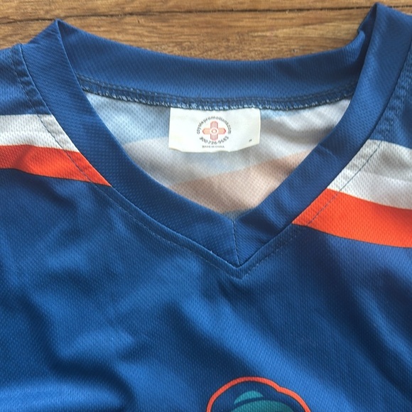 NEW YORK ISLANDERS Coyote Promotion Fisherman Wave Jersey Men’s Size Small - Picture 2 of 6